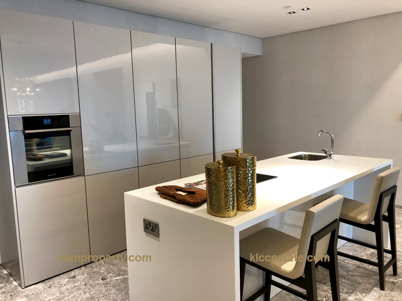Four Seasons Condo Extensively Renovated