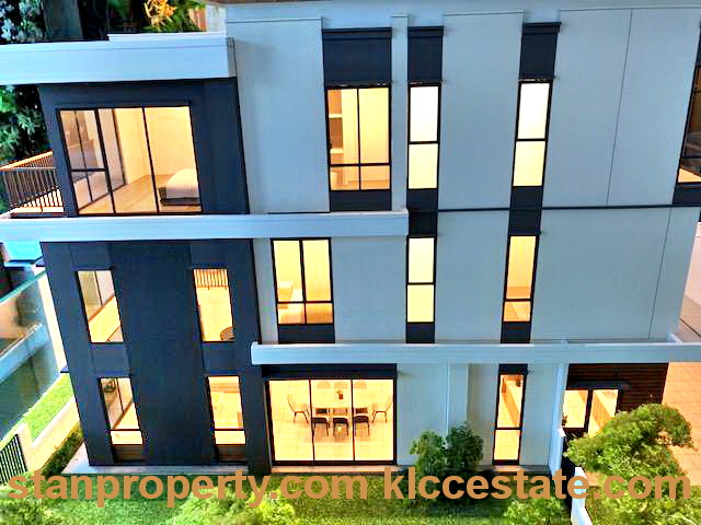 Zenia Parkhomes