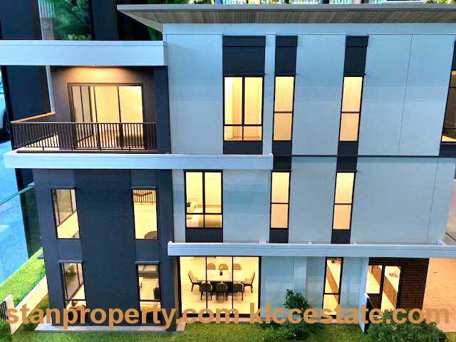 Zenia Parkhomes